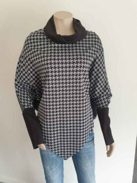 Black Print Houndstooth Poncho With Sleeve
